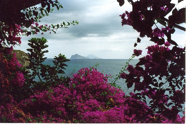 Ausblick zum Stromboli und zur Insel Panarea